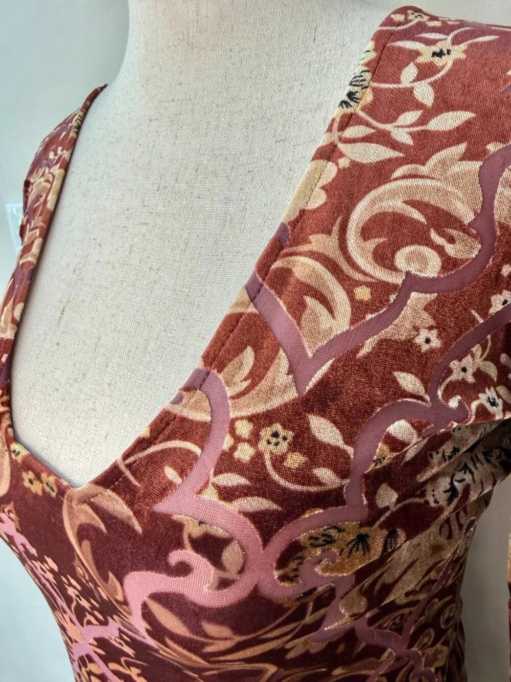 Free People V-Neck Velvet & Sheer Burnout Top in Burgundy - Mauve & Gold Print